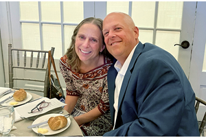 2 people having dinner together